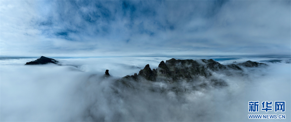 完美体育官网贵州梵净山：迎来立冬后首场雾凇景观(图3)